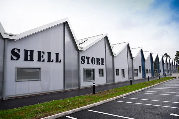 Shell store outside shot