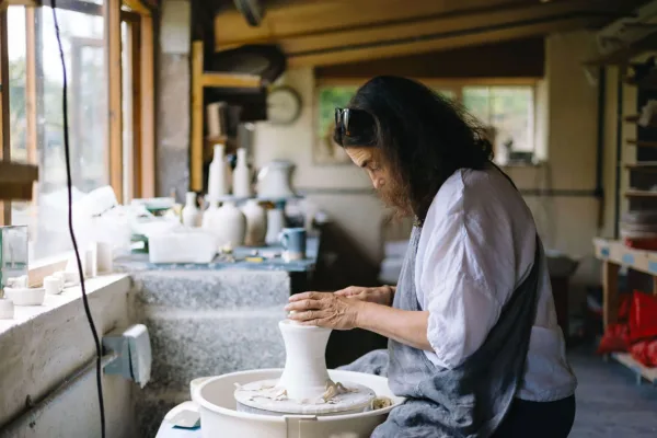 Cabalva ceramics worker making a vase